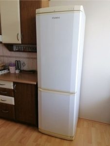 I am selling an Ardo refrigerator with freezer