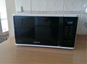 I am selling a Samsung microwave oven