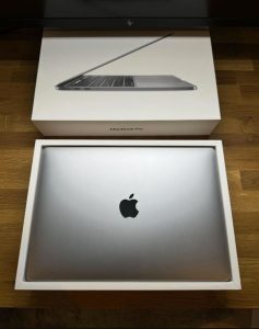 Apple MacBook Pro 13 2020, 8/256, i5, TouchBar