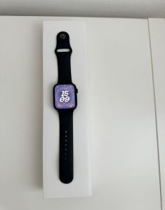 Prodám černé Apple Watch Series 9 45mm Cellular