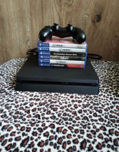 Playstation 4 slim