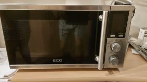 Microwave oven with grill