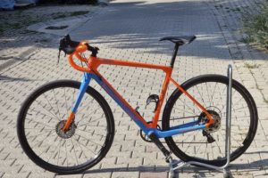 Felső kategóriás olasz karbon gravel kerékpár Sram Force cube ktm