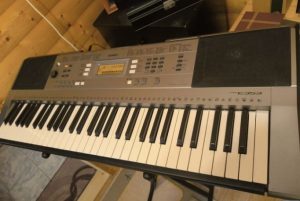 Yamaha PSR E353 synthesizer