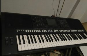 Predám Yamaha psr s750