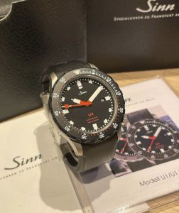 Sinn, model U1 SDR, originál německé hodinky, NOVÉ