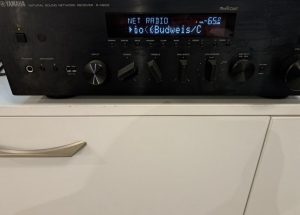 Zes. Yamaha R-N602 a reproduktory Klipsch R-28F