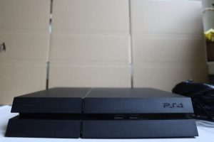 Playstation 4 + Dualshock 4 + kabeláž