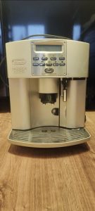 Delongi fully automatic Magnifica coffee machine