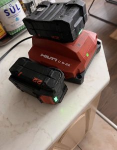 2 x HILTI NURON + fast charger in warranty