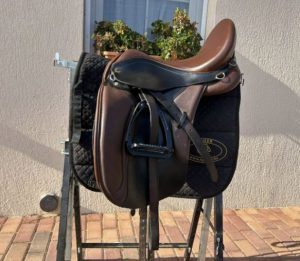 Neizer dressage saddle