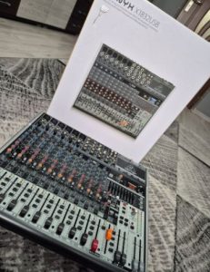 Behringer Xenyx X1832USB Keverő