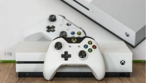 Kitűnő Xbox One S + 50 játék + kontroller + tartozékok!