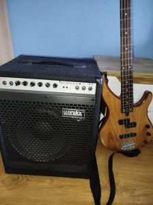 Predam basove kombo warwick bc 80 a basgitaru yama