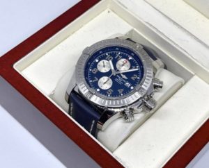 Breitling Super Avenger Chronograph 48 kék színben Lgsw