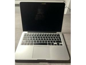 Predám MacBook Pro 13\'\' (Early 2015)