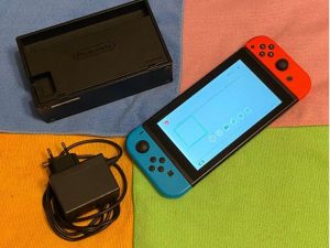 Nintendo switch TV dock 2 joycony Zachovalé