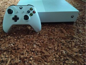 Predám xbox one s all-digital 1T