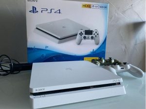 Playstation 4 slim 500gb + 2 dualshock + kamera