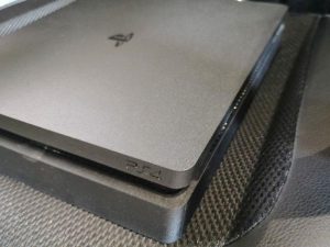 PS4 slim 500gb - komplet príslušenstvo + FIFA 17