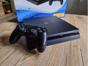 Playstation 4 Slim 500GB záruka 02/2023