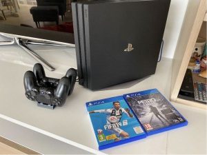 PS4 Pro, 1 Tb + príslušenstvo