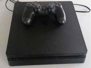 Herná konzola PS4 SLIM 1TB