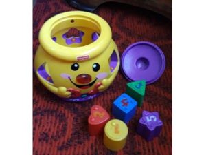 spievajuci hrniec fisher price