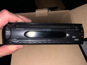 Predam autoradio Sony Cdx-s2000 plus repro