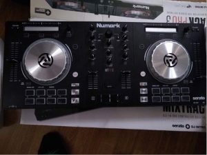 Numark Mixtrack Pro 3