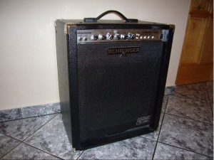 Predám basgitarové combo Behringer Ultrabass BX600