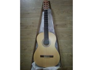 Akusticka gitara Yamaha C30M