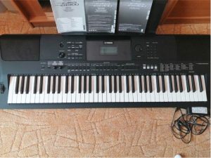 Yamaha keyboard PSR EW400