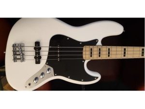 FENDER JAZZ BASS