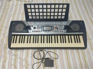 Yamaha PSR-280 klavesy a stojan