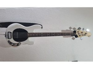 Basová gitara Sterling by MusicMan SUB