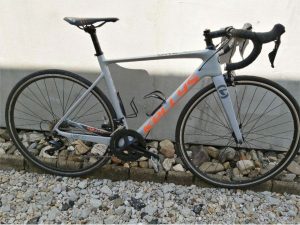 Kellys URC 30 - cestný bicykel