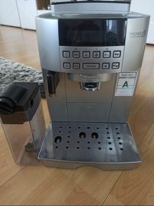 Plnoautomatický kávovar Delonghi Magnifica S Capuc