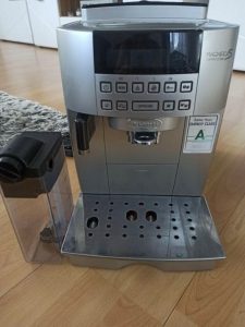 Fully automatic coffee machine