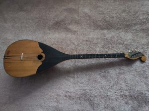 Lute / mandolin