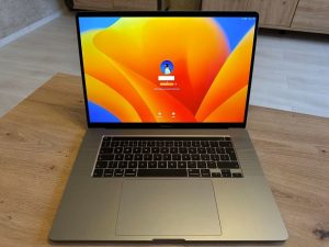 MacBook Pro 16