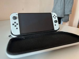 Nintendo Swich OLED + Pro Controller + 5 hier