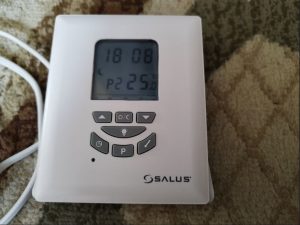 full-function thermostat SALUS T105RF