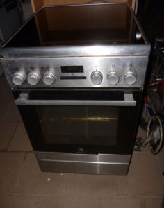 indukční sporák electrolux na 230v