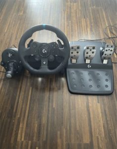 Logitech G923 PC/XBOX gaming steering wheel