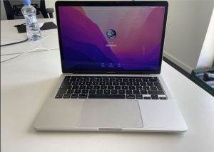 Apple MacBook Pro 13,3