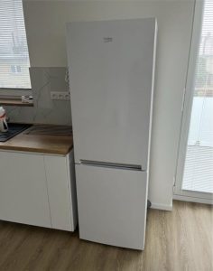 I am selling a refrigerator