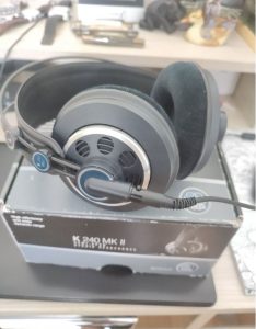 AKG K 240 MK2 , újszerű állapotban, gyári dobozában.