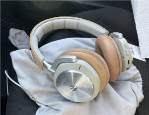 Beoplay H9i headphones