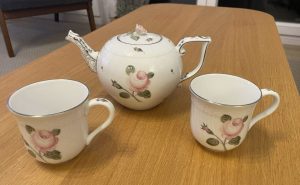 Herend Porcelain Vécsi Rózsás teapot + 2 tea mugs tea set